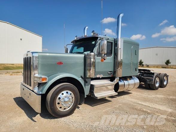 Peterbilt 589 牵引车
