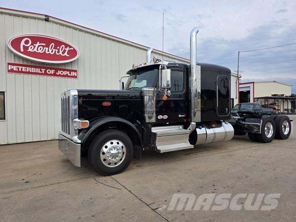 Peterbilt 589 牵引车