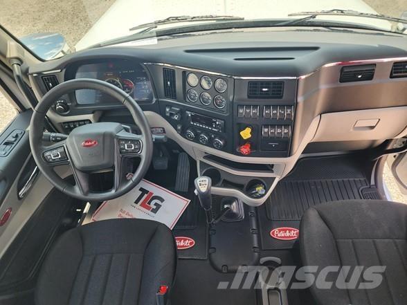 Peterbilt 589 牵引车