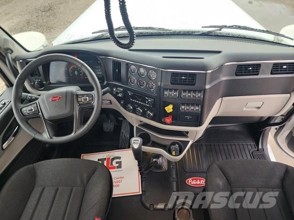 Peterbilt 589 牵引车