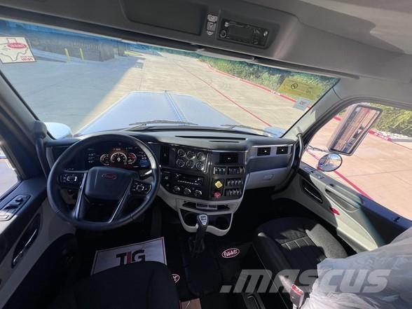 Peterbilt 589 牵引车