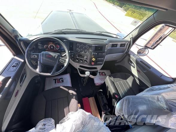 Peterbilt 589 牵引车