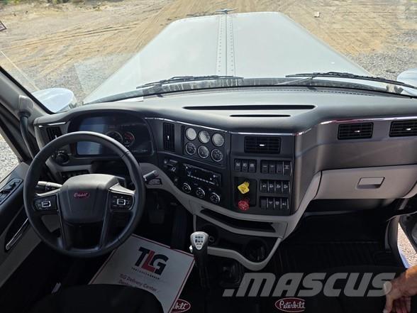 Peterbilt 589 牵引车