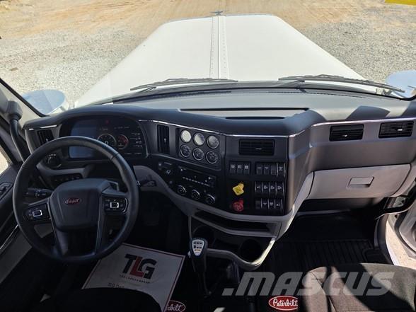 Peterbilt 589 牵引车