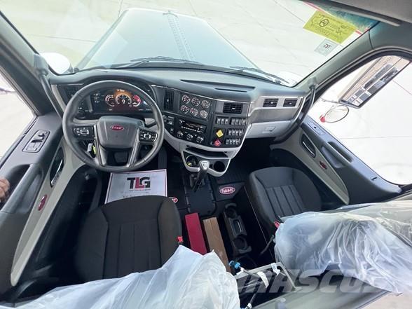 Peterbilt 589 牵引车