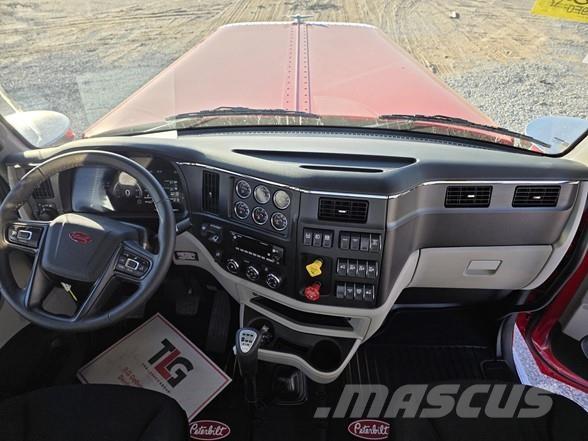 Peterbilt 589 牵引车