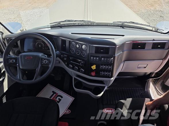 Peterbilt 589 牵引车