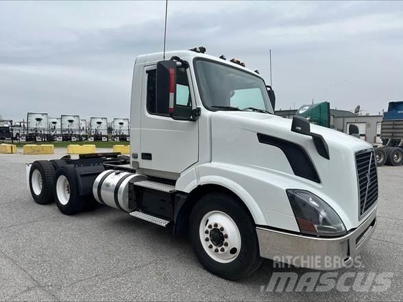 Volvo VNL42T300 牵引车