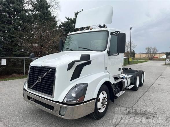 Volvo VNL42T300 牵引车