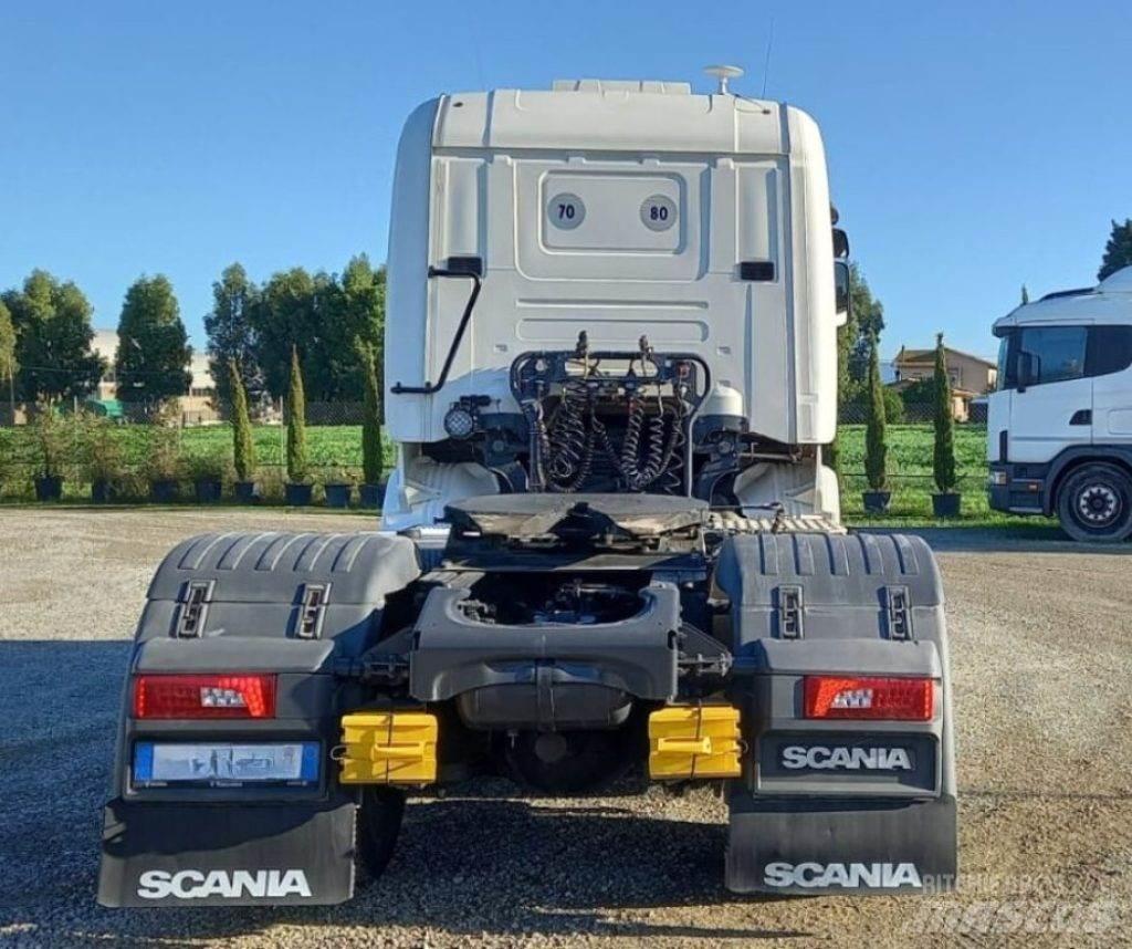 Scania R450 牵引车