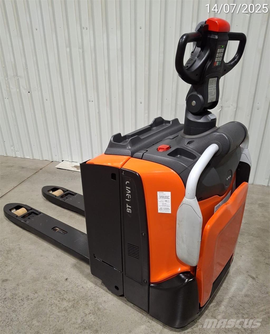 BT LPE200/8 手动码垛机