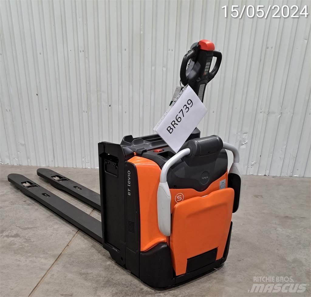 BT LPE200/8 手动码垛机