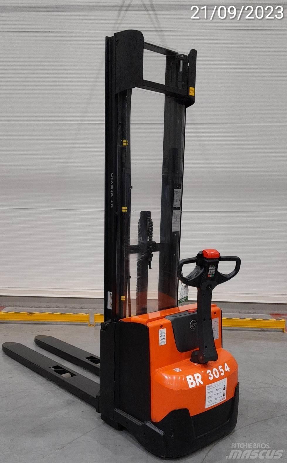 BT SWE140 手推堆垛车