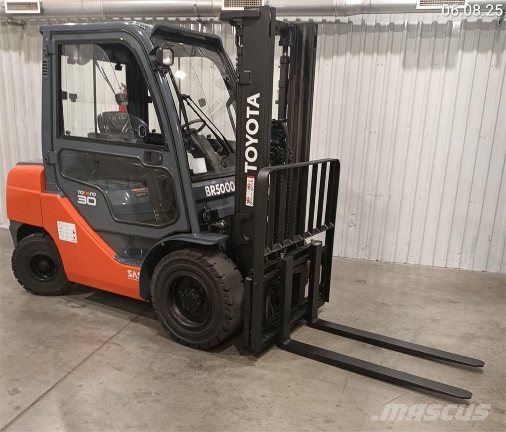 Toyota 02-8FDF30 柴油叉车