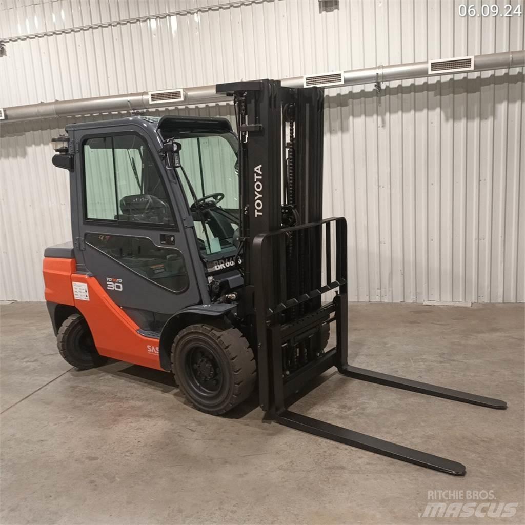 Toyota 52-8FDF30 柴油叉车