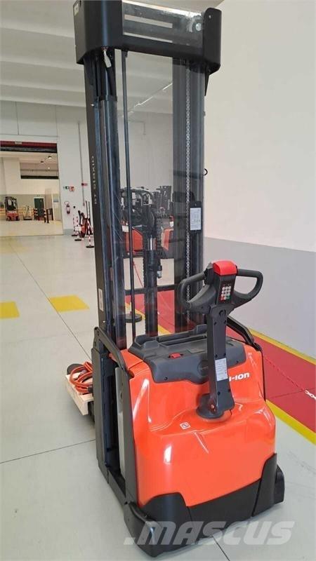 BT SWE160 手推堆垛车