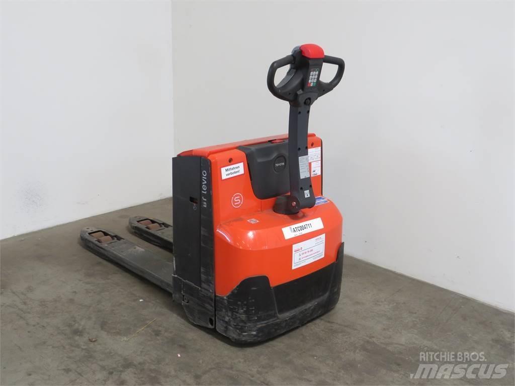 Toyota LWE180 手动码垛机