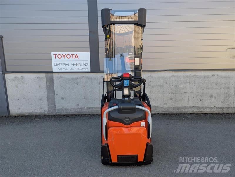 BT SPE160 手推堆垛车