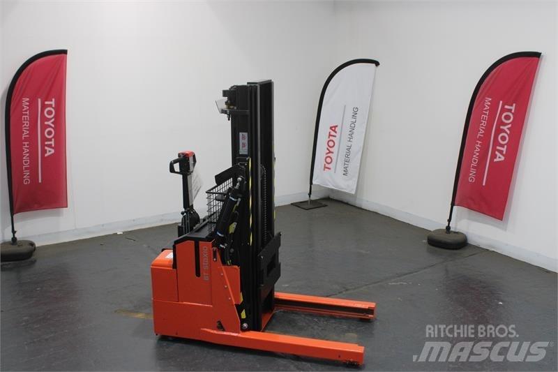 BT RWE120 手托盘堆垛机