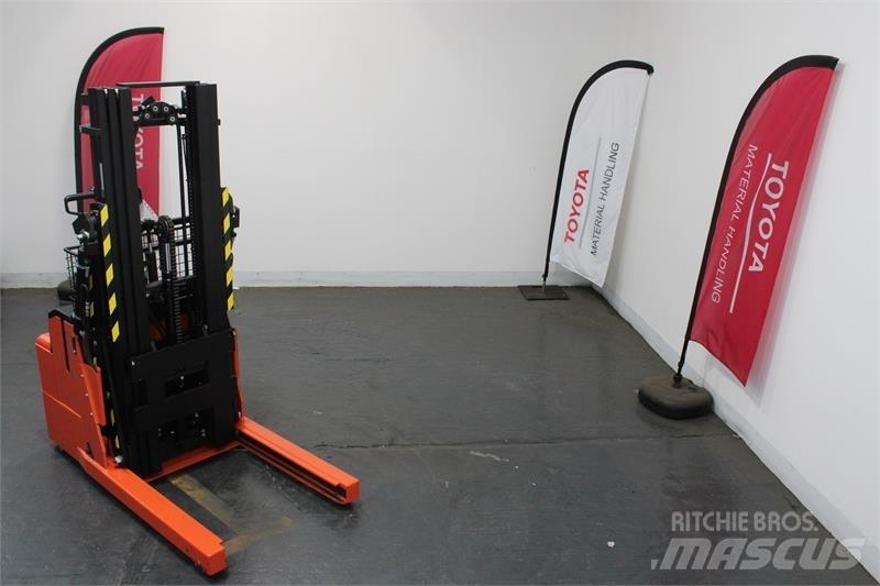 BT RWE120 手托盘堆垛机