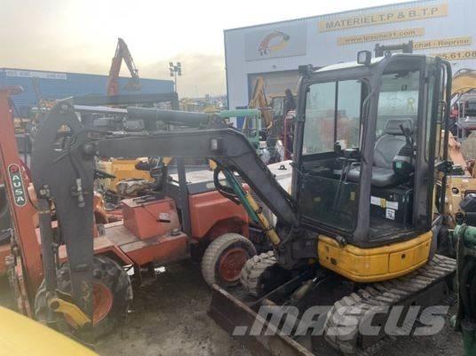 Komatsu PC26MR-3 小型挖掘机