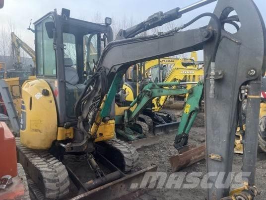 Komatsu PC26MR-3 小型挖掘机