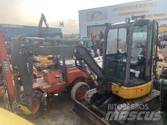 Komatsu PC26MR-3 小型挖掘机