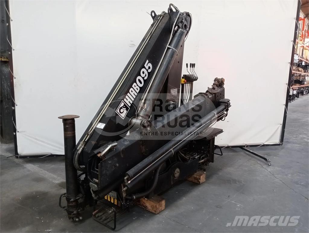 Hiab 095-3 随车折臂吊