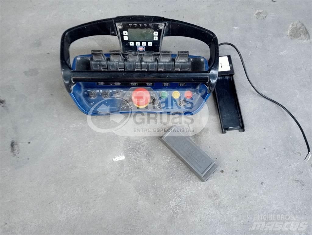 HMF 1820-K5 随车折臂吊
