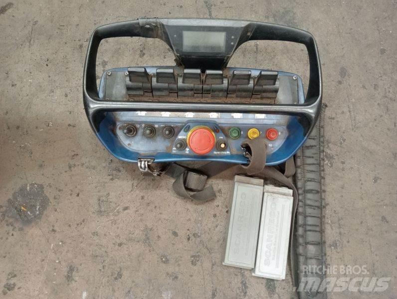 HMF 2820 K5 随车折臂吊