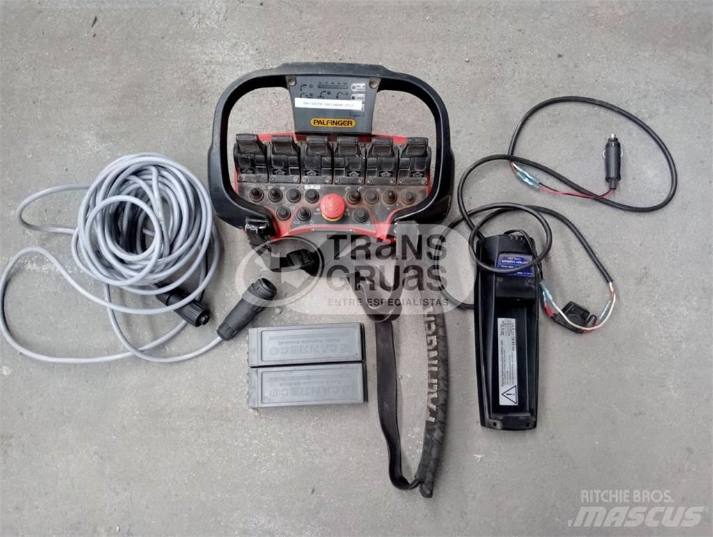 Palfinger PK 13001-K 随车折臂吊