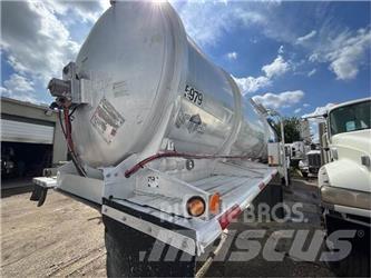 Polar  油罐半挂车