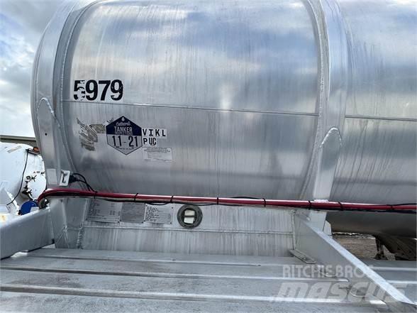 Polar  油罐半挂车