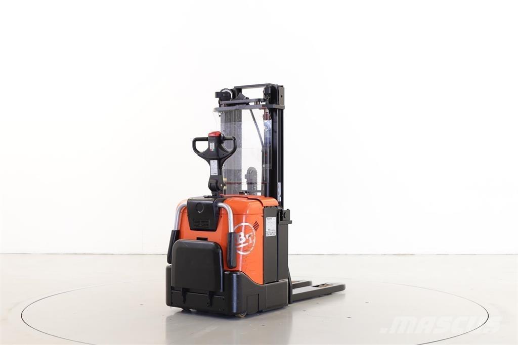 BT SPE125 手推堆垛车