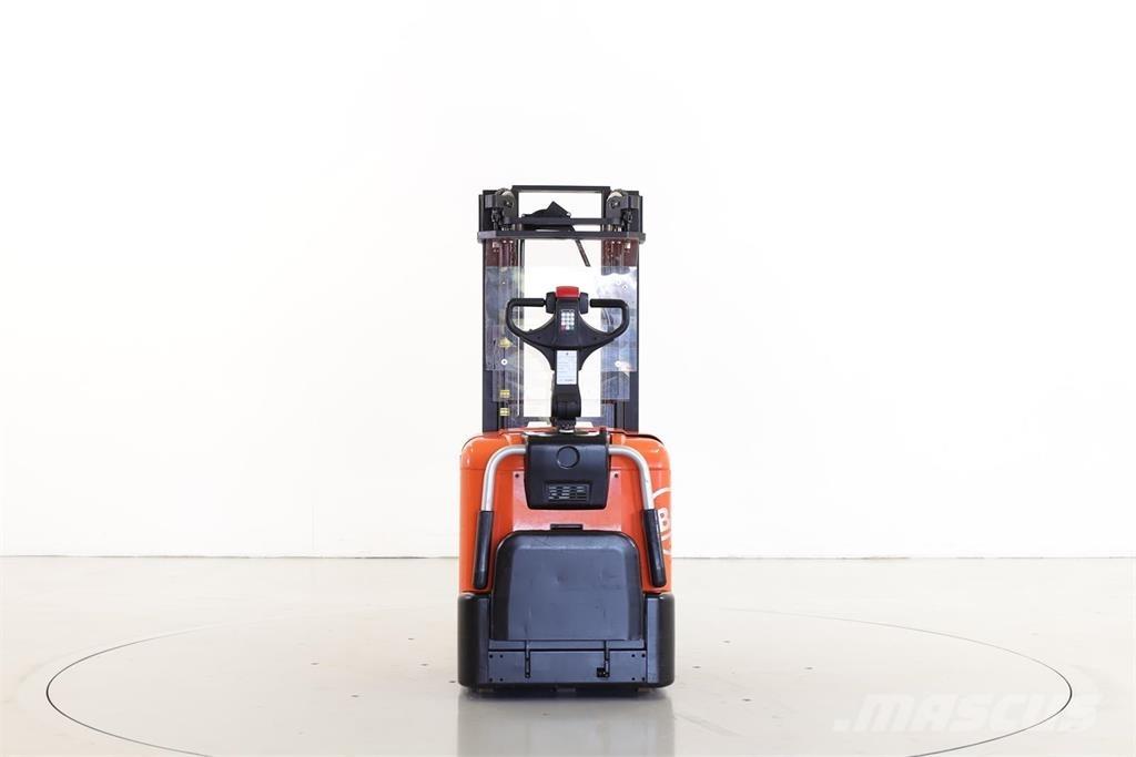 BT SPE125 手推堆垛车