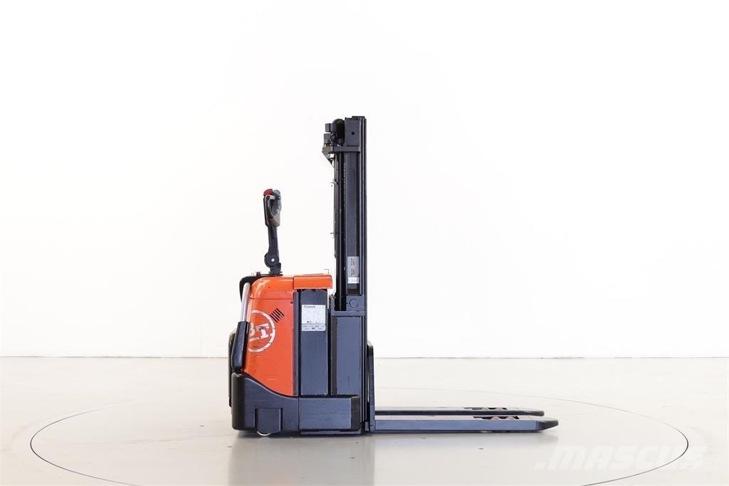 BT SPE125 手推堆垛车