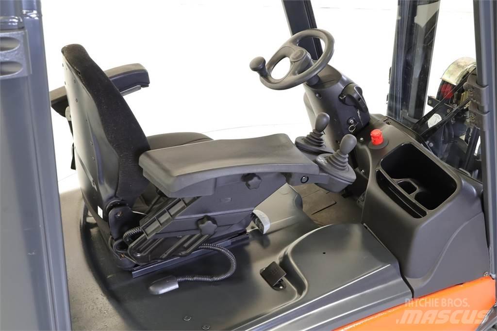 Linde E16L-01 电动叉车