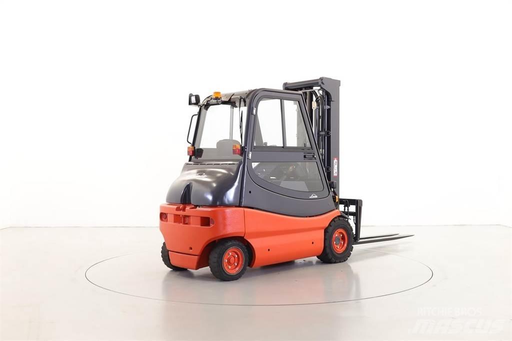 Linde E30-02/336 电动叉车