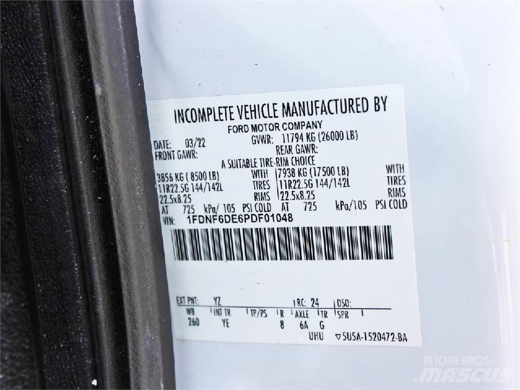 Ford F650 平板栏板货车