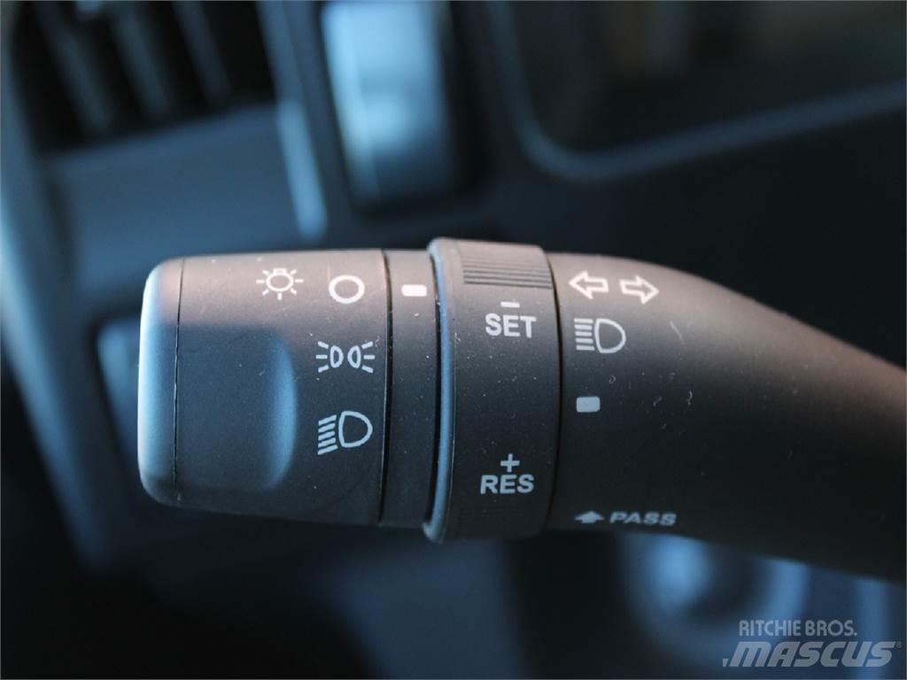 Isuzu NPR-HD 厢式货车