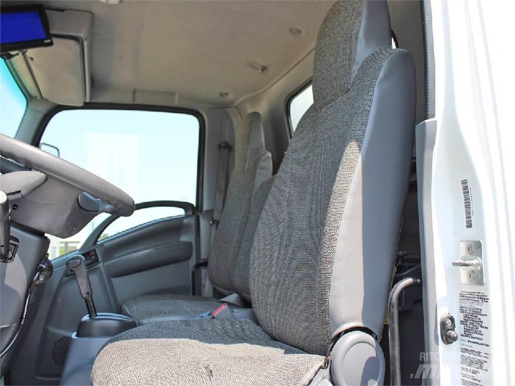 Isuzu NPR-HD 大型面包车