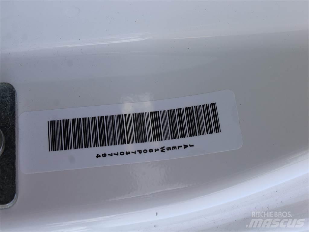 Isuzu NRR 厢式货车