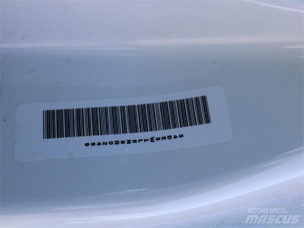Isuzu NRR 厢式货车
