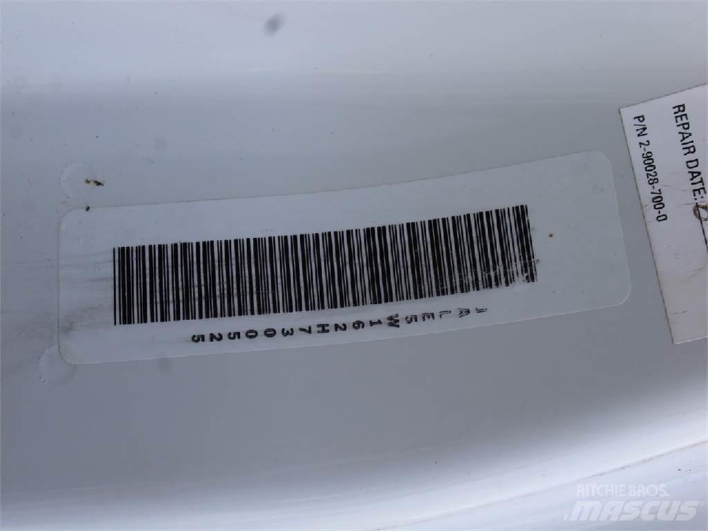 Isuzu NRR 厢式货车