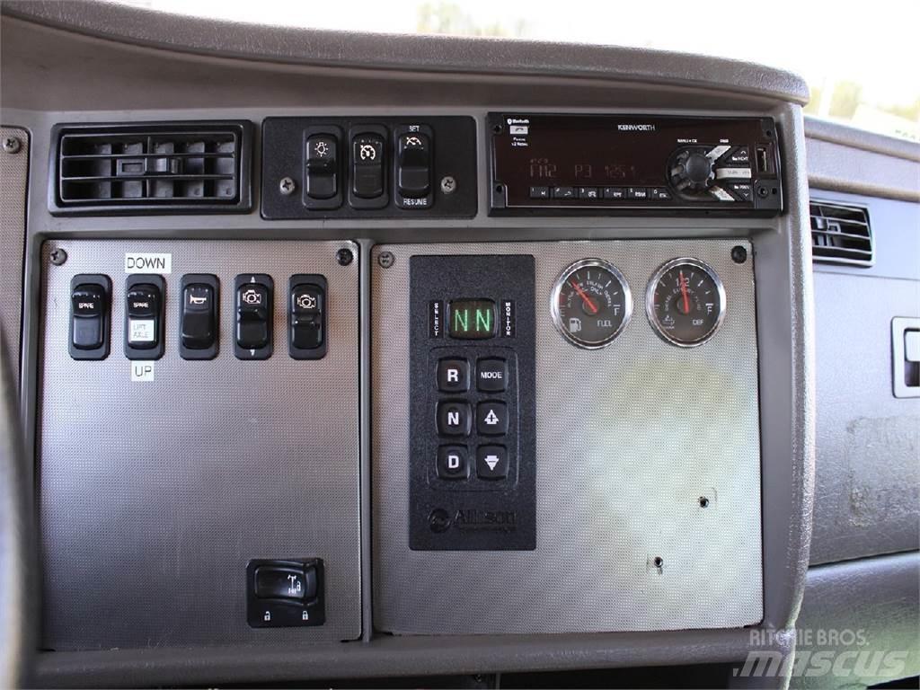 Kenworth T370 平板栏板货车