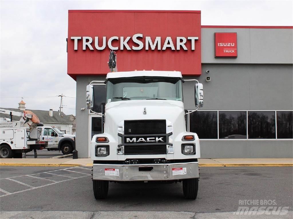 Mack MD6 救援车