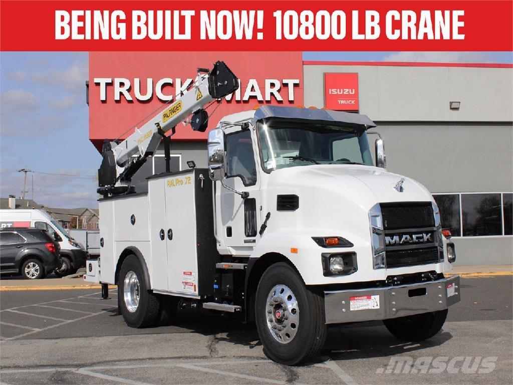 Mack MD6 起重车