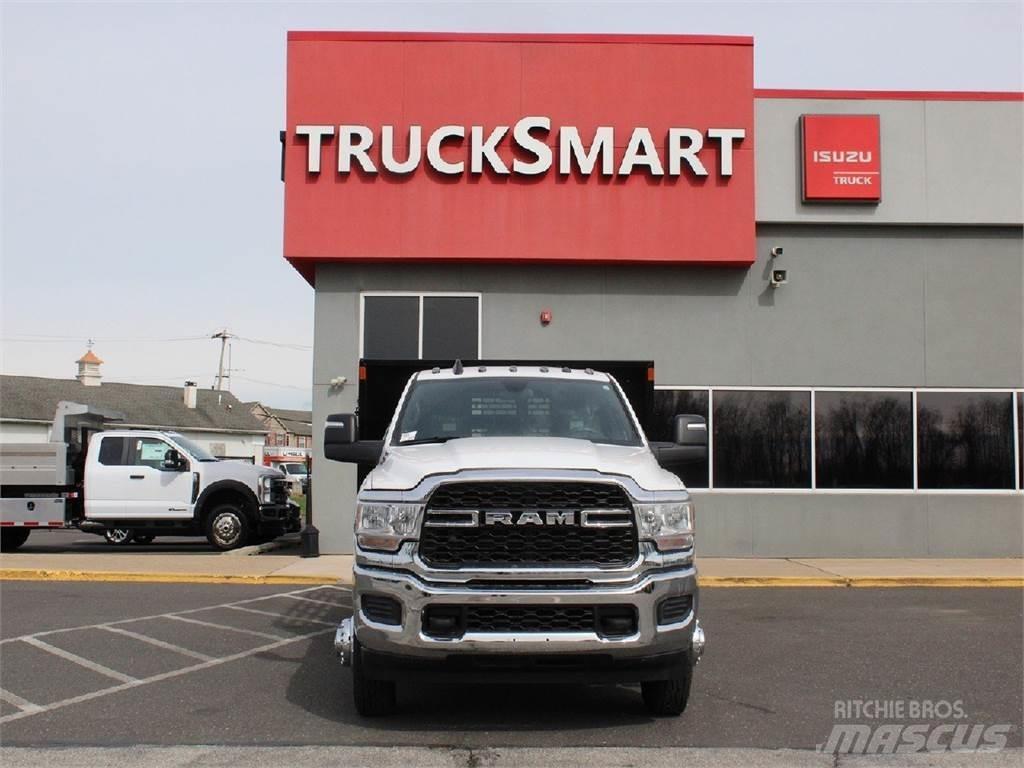 RAM 3500 平板栏板货车