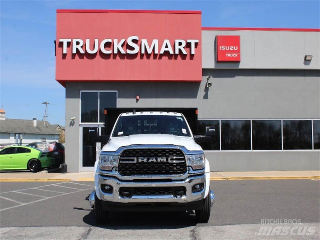 RAM 5500 平板栏板货车