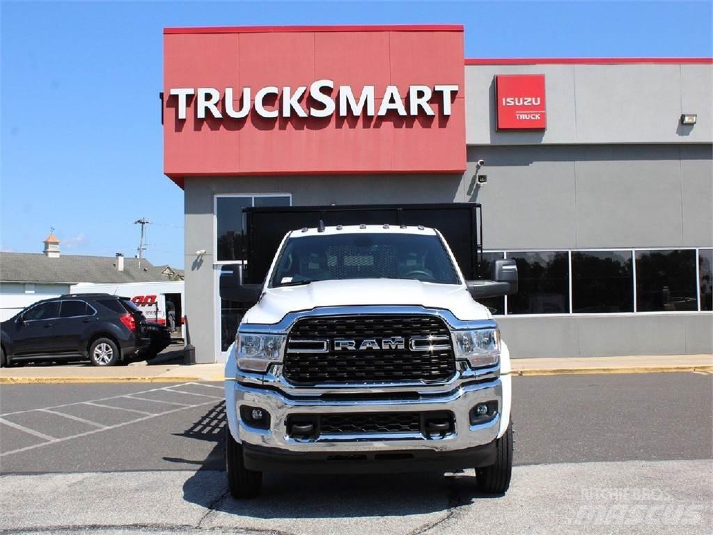 RAM 5500 平板栏板货车